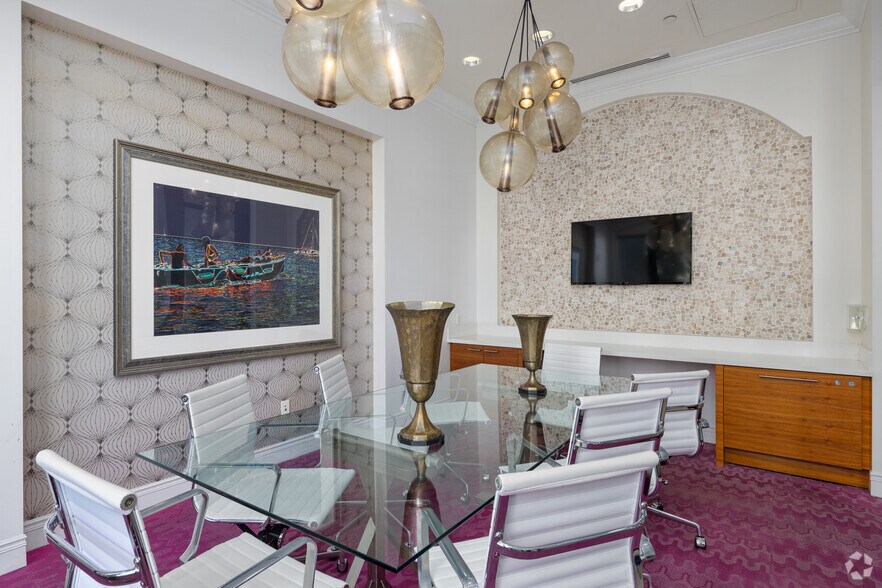 More Photos Of 1980 Kettner Blvd, San Diego Apartments For Lease