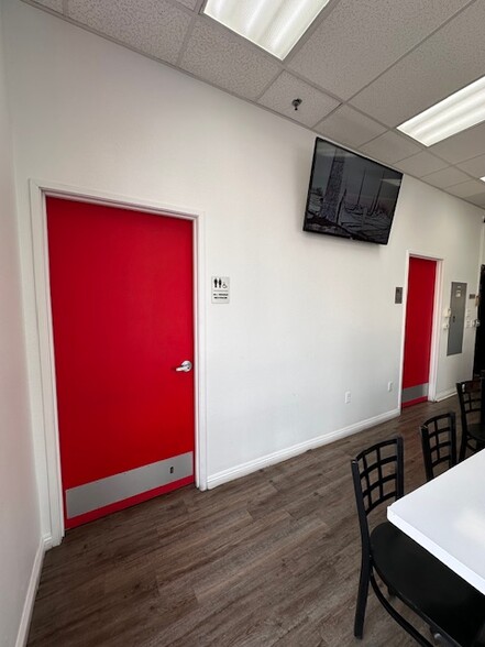 More Photos Of 5105 S Fort Apache Rd, Las Vegas General Retail For Lease