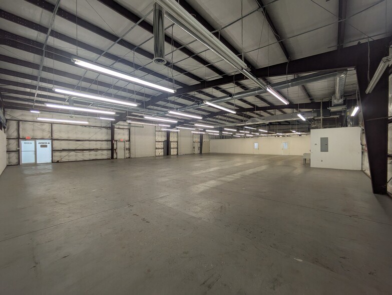 More Photos Of 2308 58th Ave E, Sarasota Warehouse For Sale