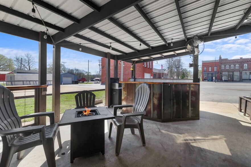 More Photos Of 106 Northside Sq, Petersburg Restaurant For Sale