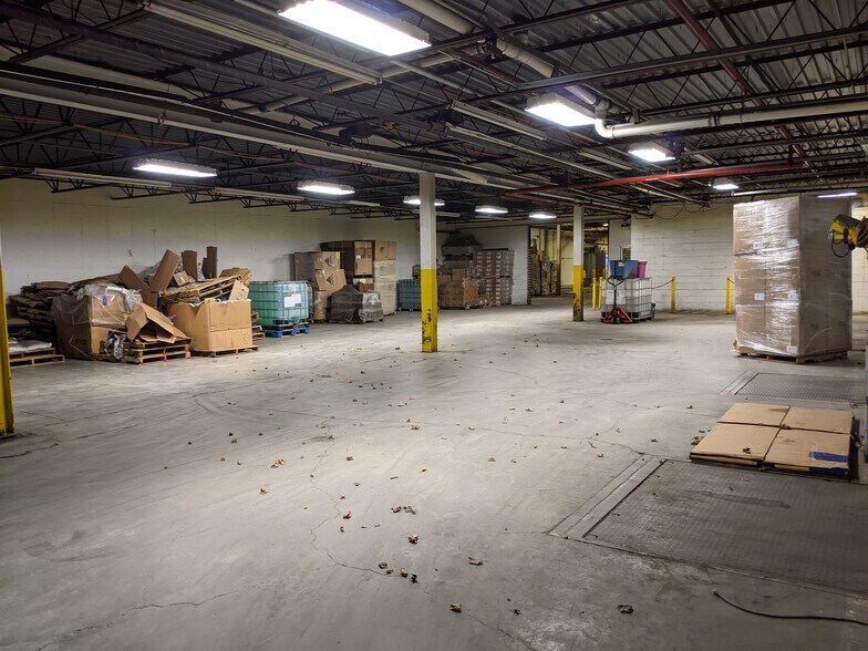 More Photos Of 18 Main St, Silver Creek Light Manufacturing For Lease