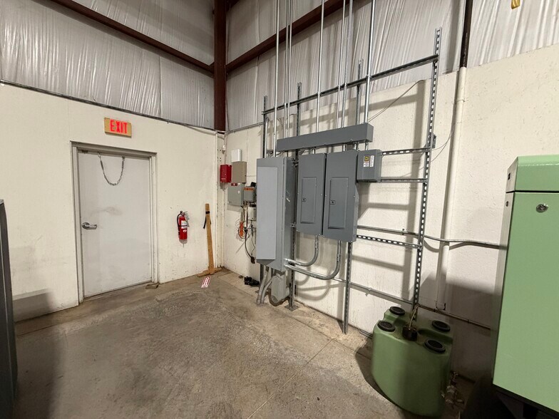 More Photos Of 3310 Middlebury St, Elkhart Manufacturing For Lease