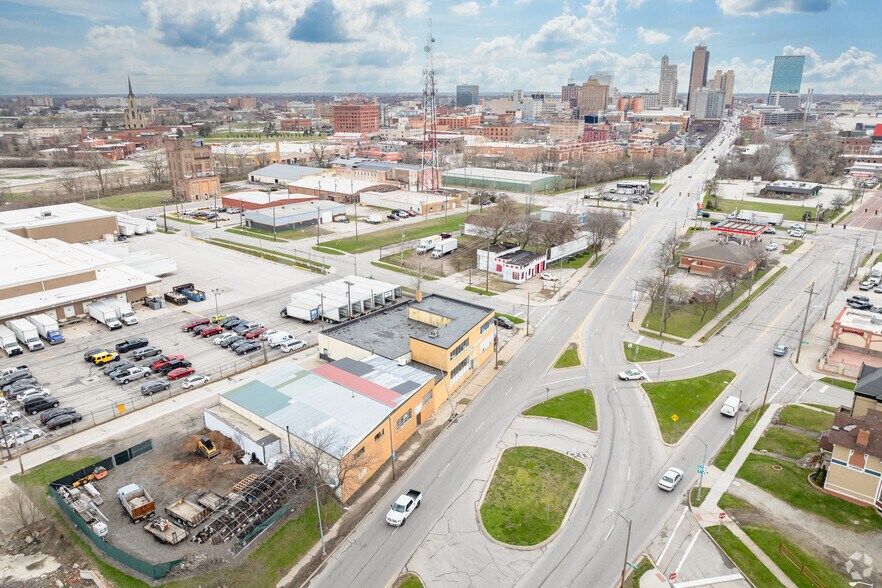 More Photos Of 306 S Summit St, Toledo Light Manufacturing For Sale