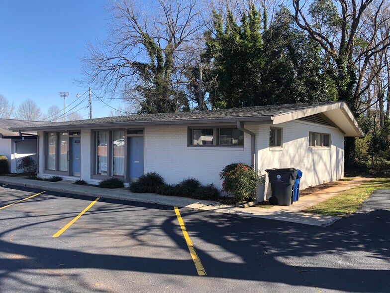 More Photos Of 413 Vardry St, Greenville Office For Lease