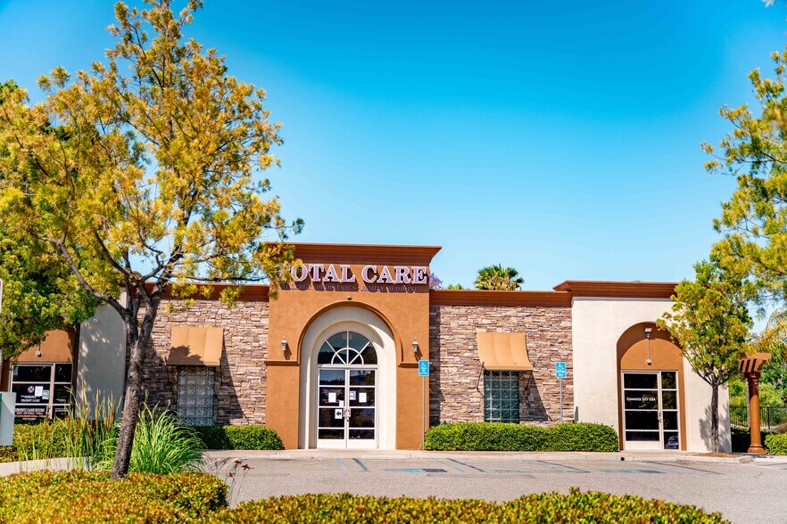 More Photos Of 40930-41090 California Oaks Rd, Murrieta Unknown For Lease