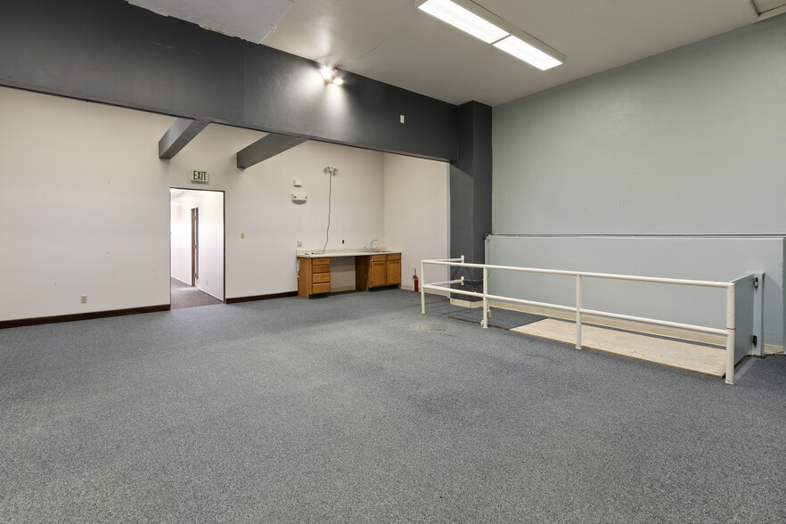 More Photos Of 1005 Main St, Buhl Storefront Retail Residential For Sale