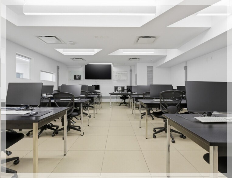 More Photos Of 3536 Boul Saint-Laurent, Montréal Office For Sale