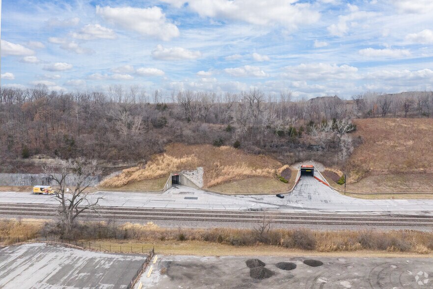 More Photos Of 8600 NE Underground Dr, Kansas City Warehouse For Lease