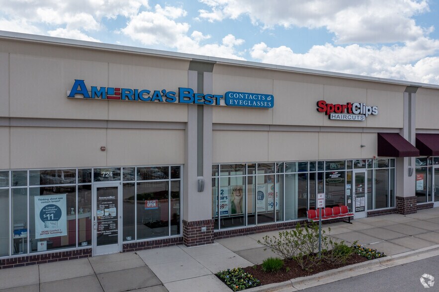 More Photos Of 702-734 E Boughton Rd, Bolingbrook Unknown For Lease