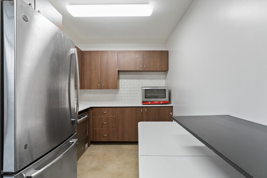 More Photos Of 6111 N FM 620, Austin Daycare Center For Lease