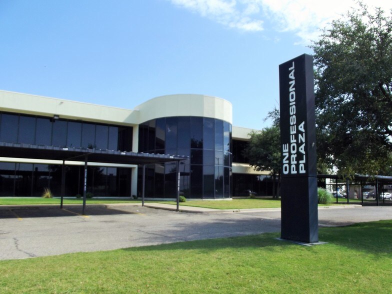 More Photos Of 6005 Eastridge Rd, Odessa Office For Lease