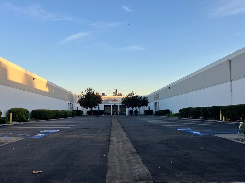More Photos Of 418-428 Turnbull Canyon Rd, City of Industry Warehouse For Lease