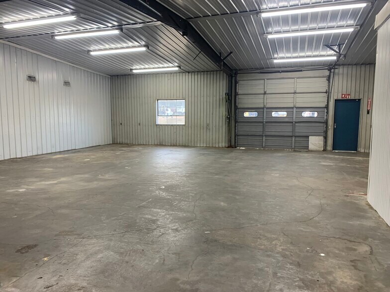 More Photos Of 123 E Plymouth Rd, Columbus Industrial For Lease