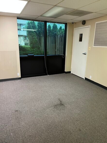 More Photos Of 9926 Main St, Fairfax Office For Lease