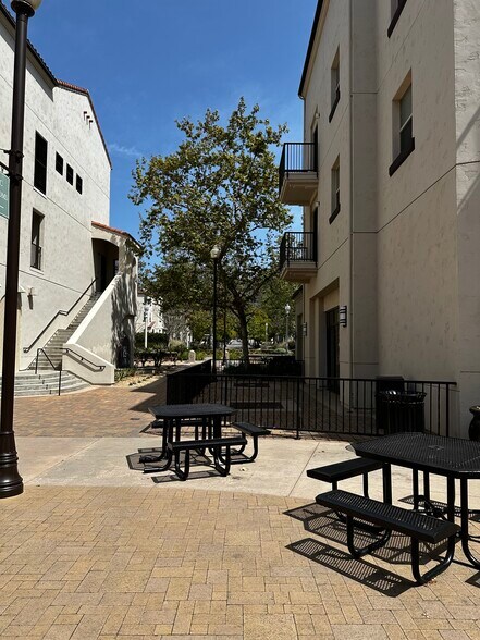 More Photos Of 45 Rincon Dr, Camarillo General Retail For Lease