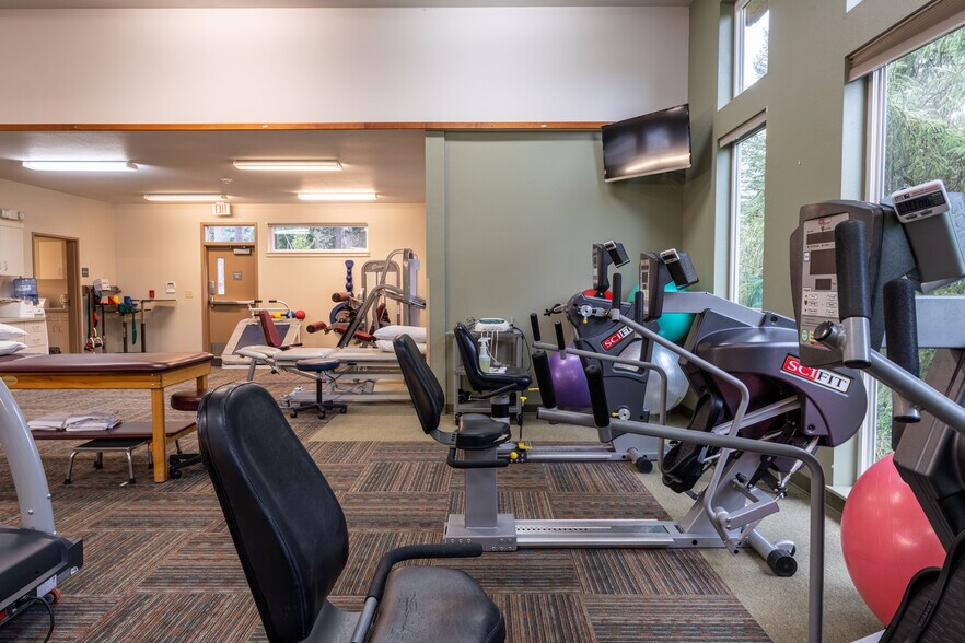 More Photos Of 2645 N 17th St, Coos Bay Medical For Sale