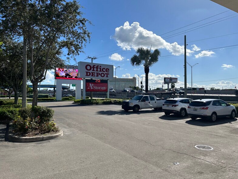 More Photos Of 5317-5327 W 20th Ave, Hialeah Storefront For Lease