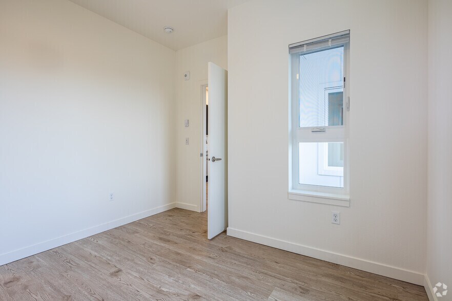 More Photos Of 330 NE Dekum St, Portland Apartments For Sale