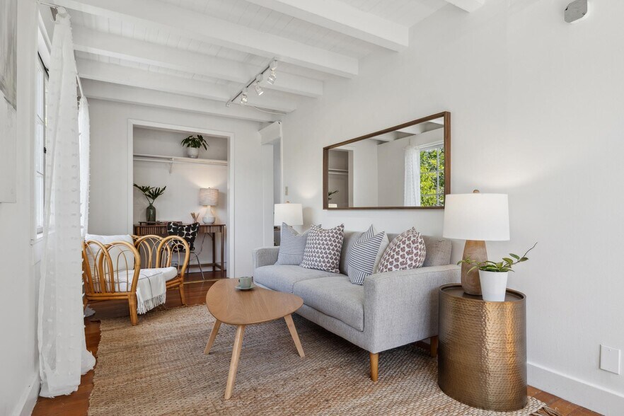 More Photos Of 449 37th St, Oakland Apartments For Sale