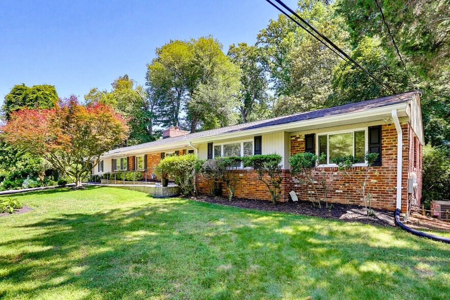 More Photos Of 515 Apple Grove Rd, Silver Spring Assisted Living For Sale
