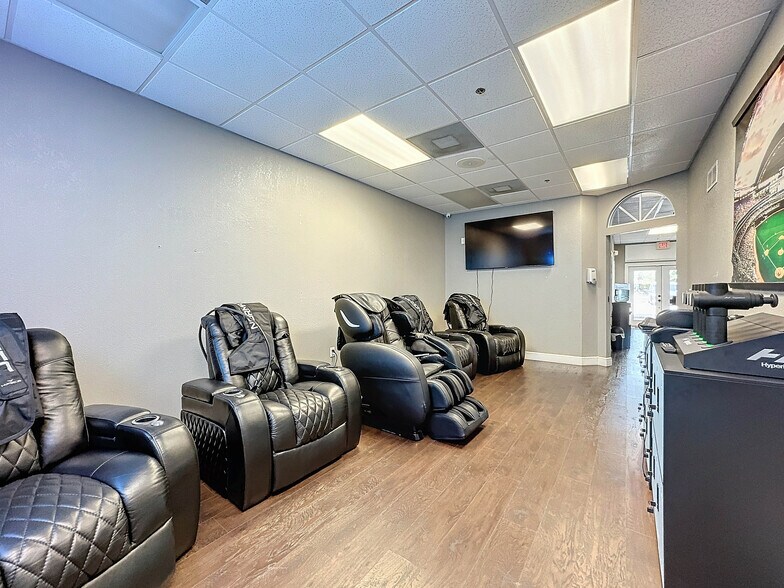 More Photos Of 224 Mariner Blvd, Spring Hill Medical For Sale