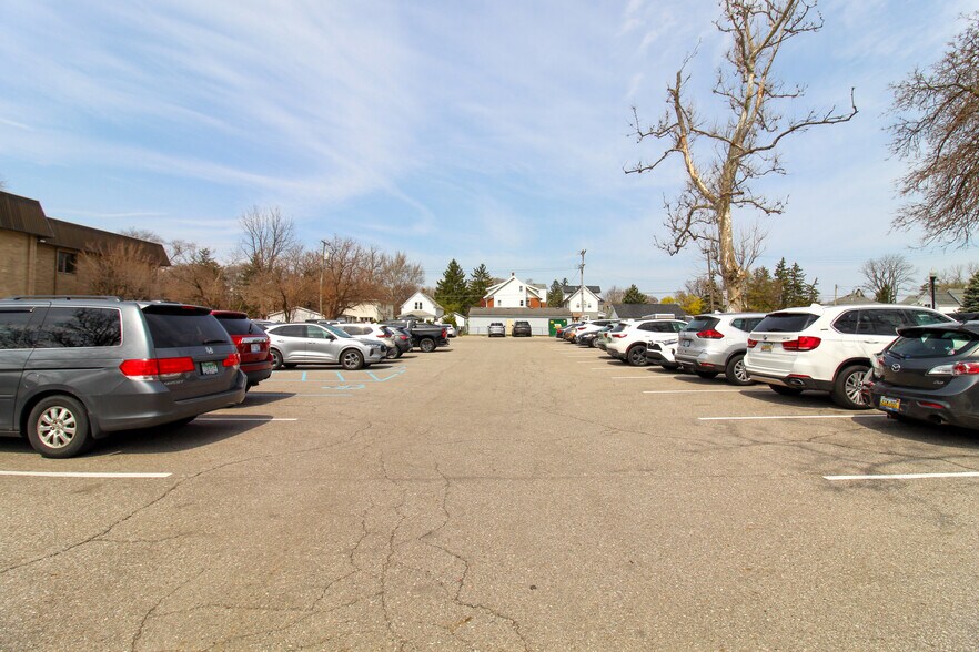 More Photos Of 22190 Garrison St, Dearborn Medical For Lease