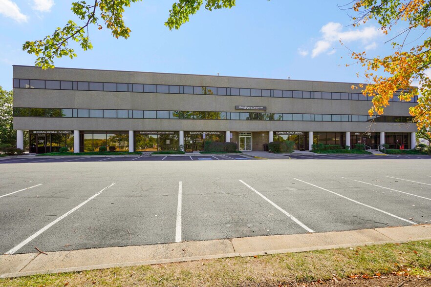 More Photos Of 131 Elden St, Herndon Medical For Lease