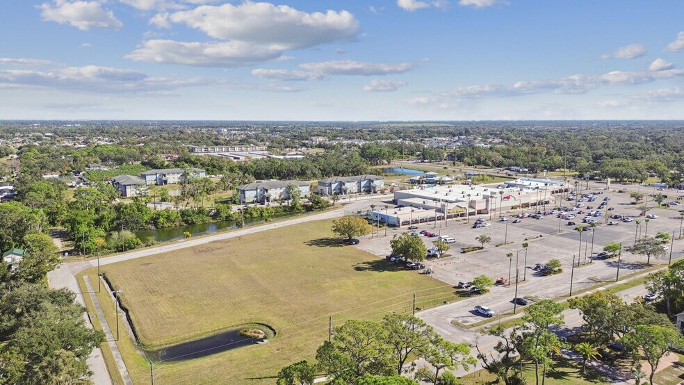 More Photos Of 5165-5261 33rd St E, Bradenton Storefront For Sale