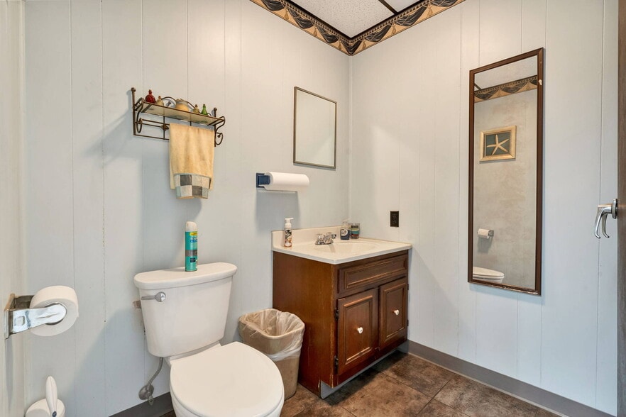 More Photos Of 2450 Riverside Drive, Chattanooga Warehouse For Sale