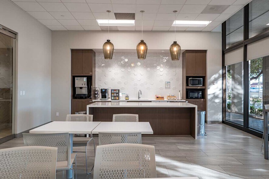 More Photos Of 3120 Southwest Fwy, Houston Coworking Space