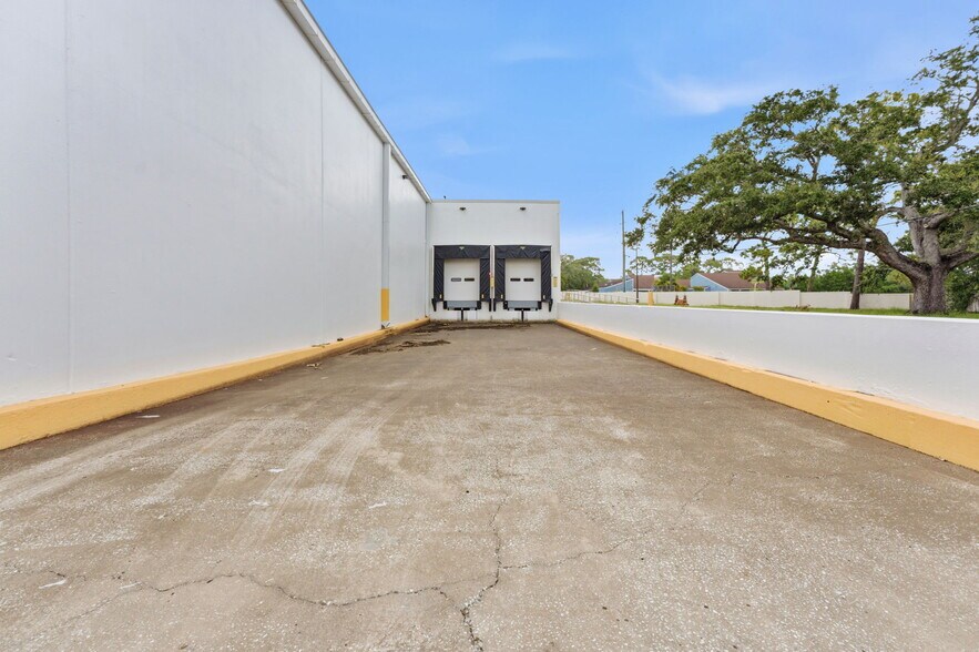 More Photos Of 2519 N McMullen Booth Rd, Clearwater Freestanding For Lease