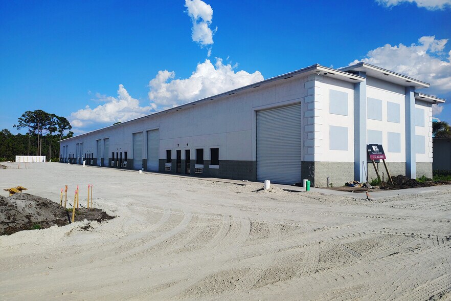 More Photos Of 2095 Commerce Lakes Dr, Port Saint Lucie Warehouse For Sale