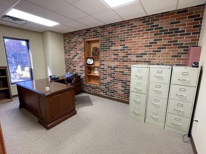 More Photos Of 6671 Shepherdsville Rd, Elizabethtown Warehouse For Lease