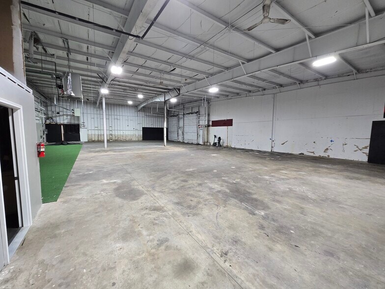 More Photos Of 681 John Fitch Blvd, South Windsor Flex For Lease