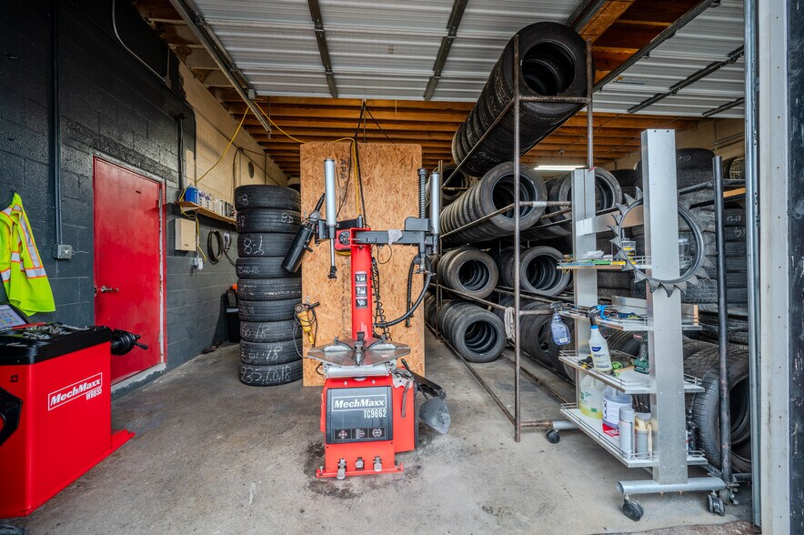 More Photos Of 312 E 14th St, Anderson Auto Repair For Sale