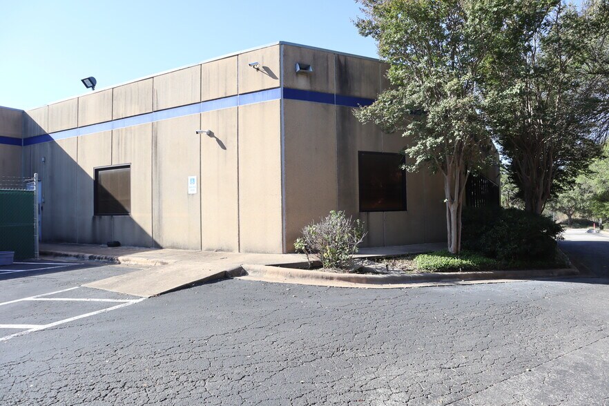 More Photos Of 8609 Cross Park Dr, Austin Office For Lease