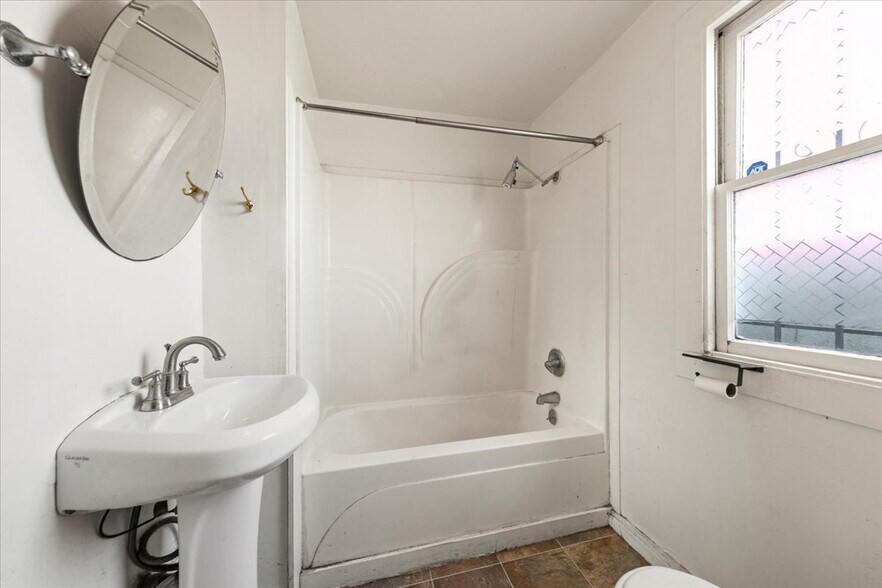 More Photos Of 2857 Ford St, Oakland Multifamily For Sale