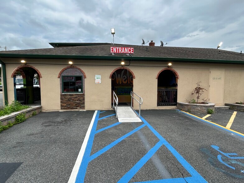 More Photos Of 3055 Route 23, Oak Ridge Restaurant For Lease
