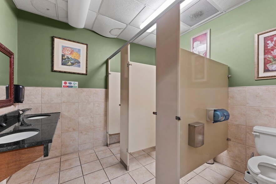 More Photos Of 118 Railroad Ave NE, Mora General Retail For Sale