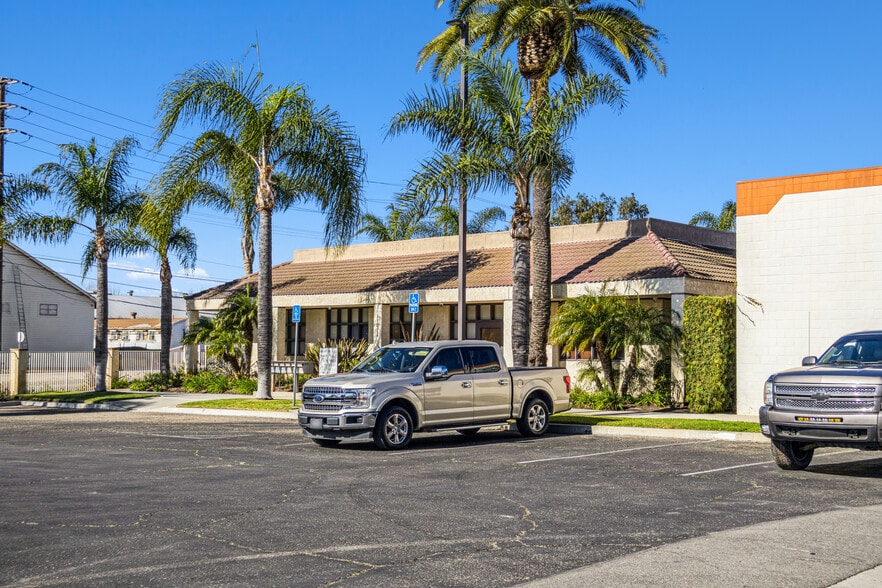 More Photos Of 11011 Azahar St, Ventura Office For Sale