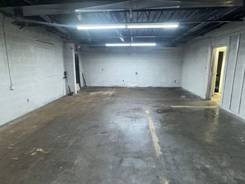 More Photos Of 18090 Mount Elliott St, Detroit Warehouse For Sale