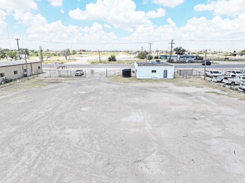 More Photos Of 1003 S County Rd W, Odessa Office For Lease