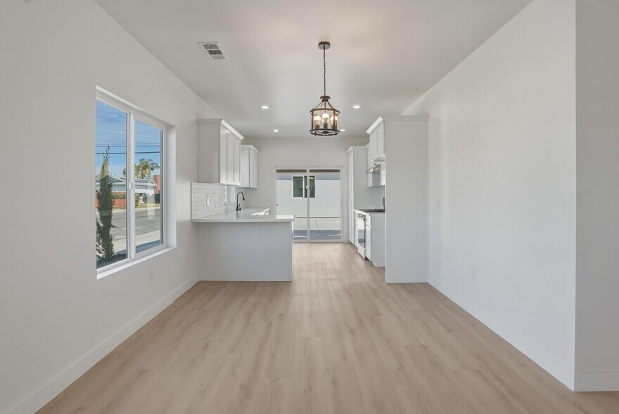 More Photos Of 1646 Clinton St, Delano Multifamily For Sale