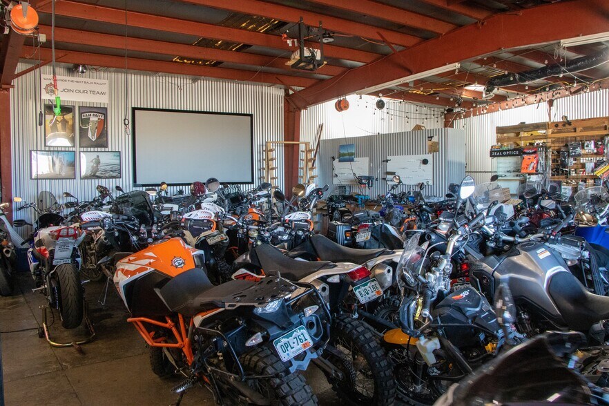 More Photos Of 3200 Pearl St, Boulder Warehouse For Sale