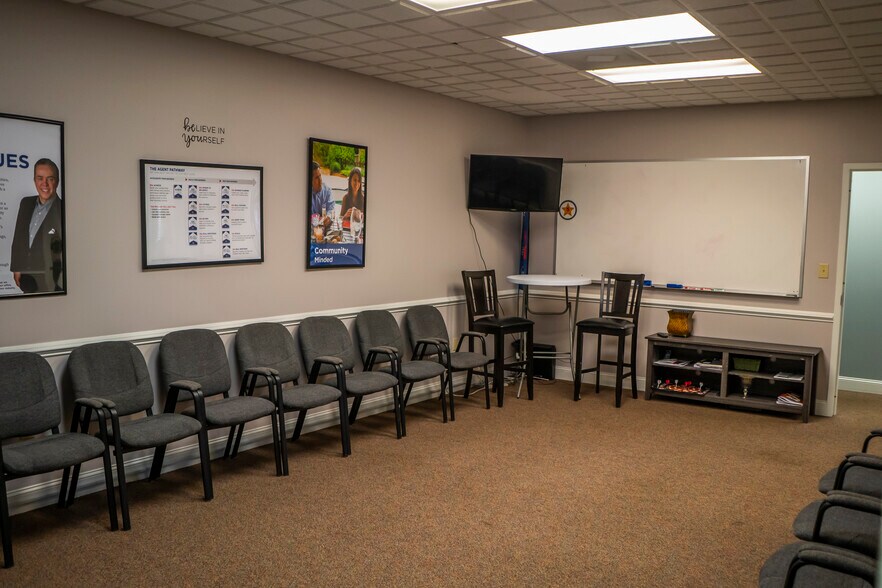 More Photos Of 5078 sunset Blvd, Lexington Medical For Sale