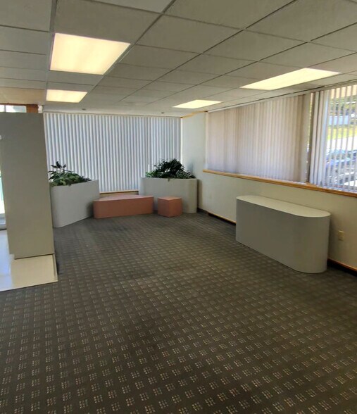 More Photos Of 923-931 Farmington Ave, Bristol Medical For Lease