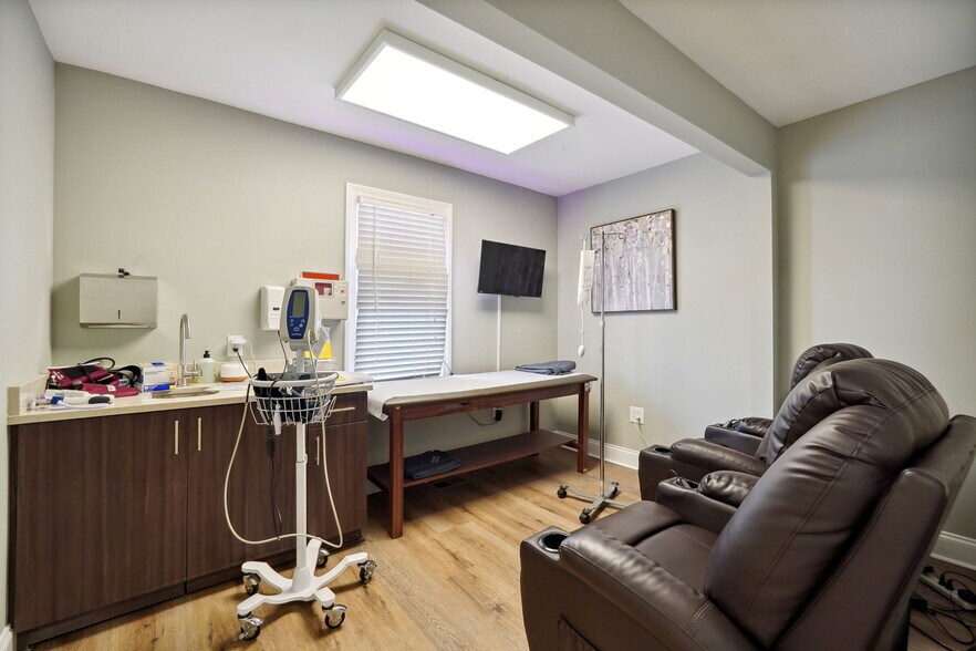 More Photos Of 1137 Alpharetta St, Roswell Office Residential For Lease