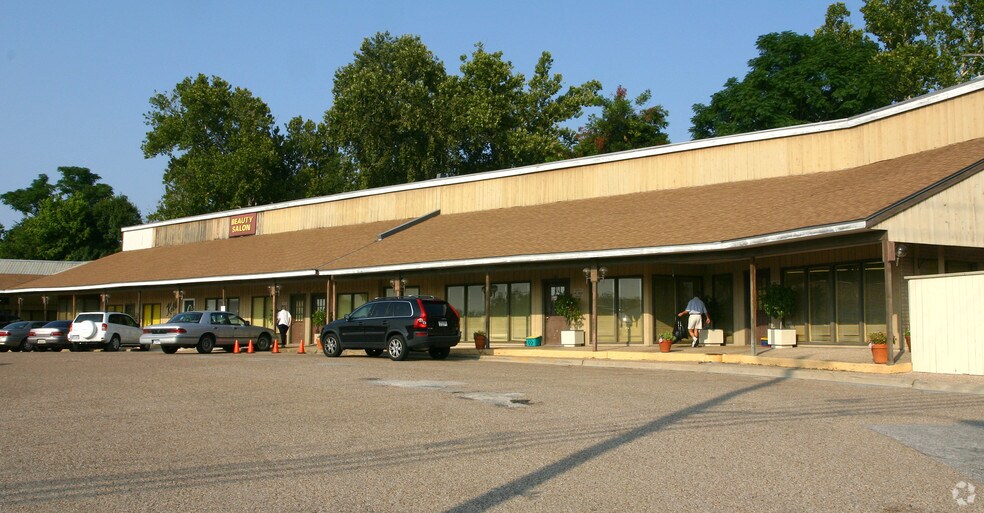 More Photos Of 2825 Hancock Dr, Austin Storefront For Sale