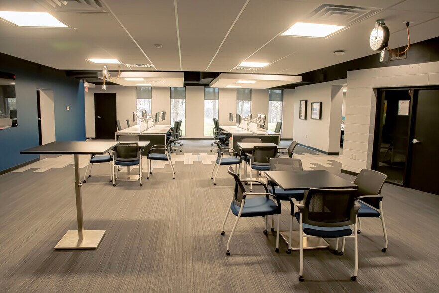 More Photos Of 280 Ann St NW, Grand Rapids Office For Lease