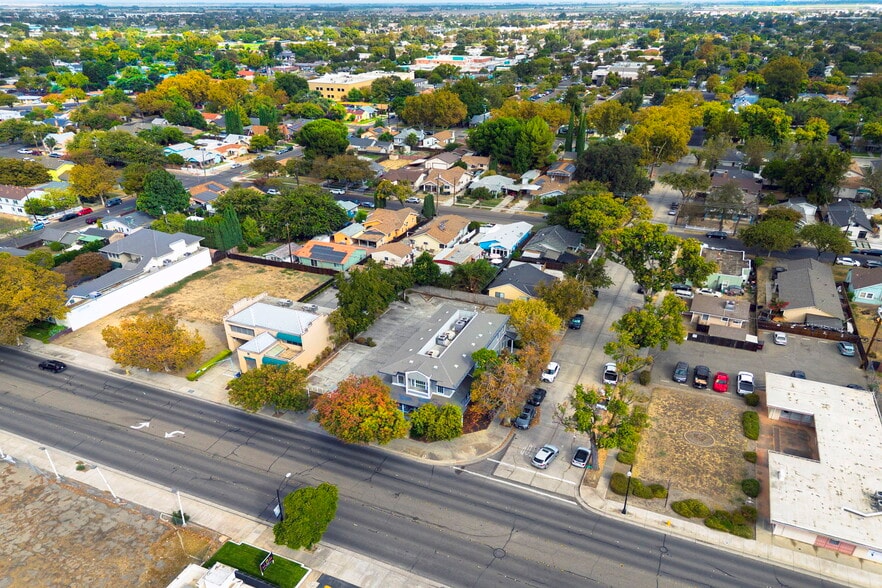 More Photos Of 403 W 11th St, Tracy Office For Sale